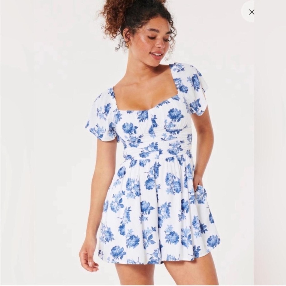 Hollister romper size S NWT